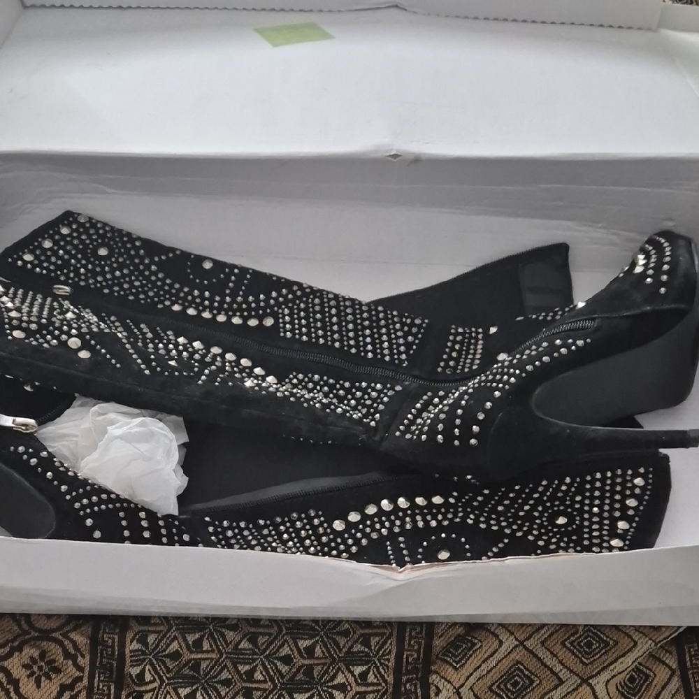 Elegant Black Studded Women's Boots